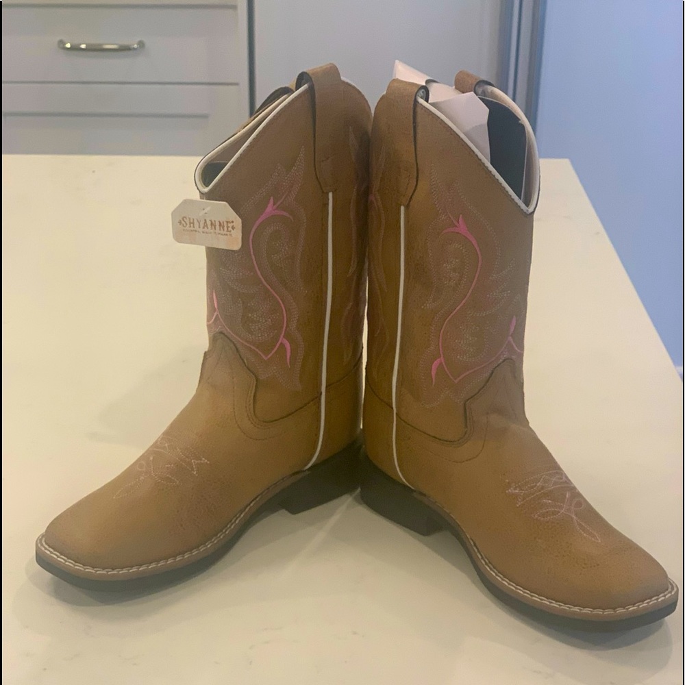 Brand new Shyanne Madison Boots kids size 2.